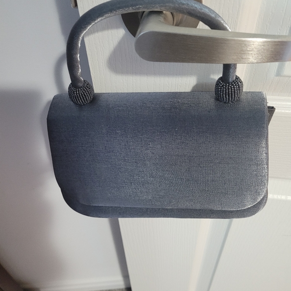 Grey satin cluth - Picture 2 of 2
